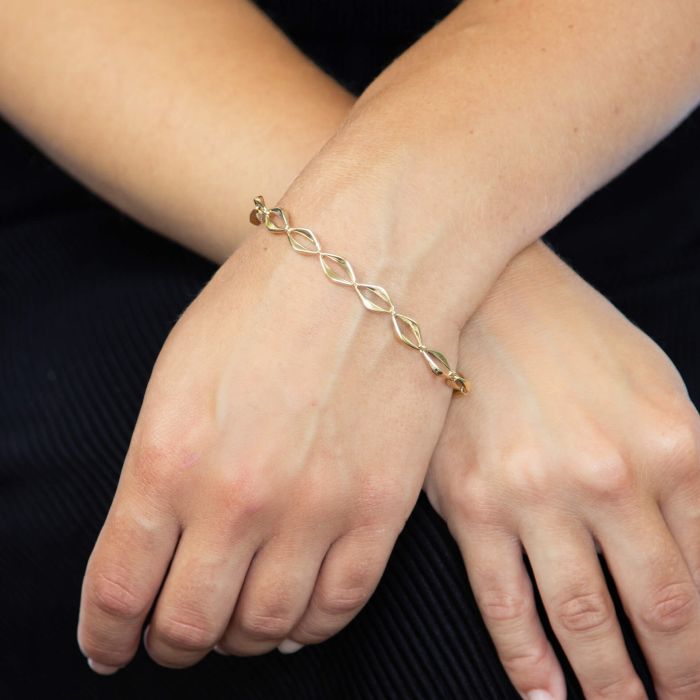 Open Eye Link Bracelet in 9ct Gold