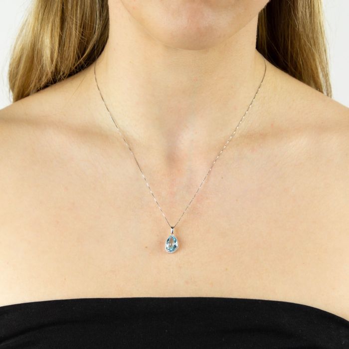 Irregular Shaped Semi-Precious Stone Pendant in 9ct Gold